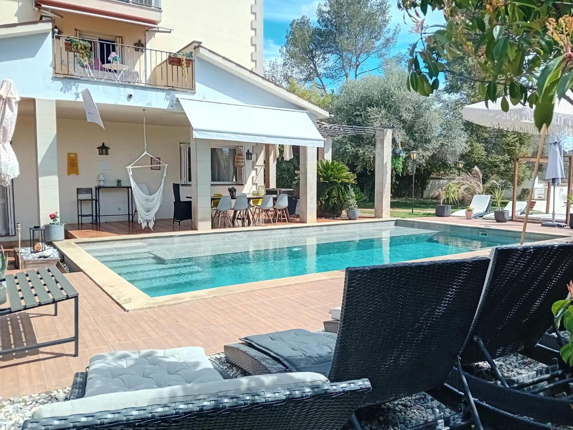 Les Canyes Cottage, Private Villa Resort Piera Exterior photo