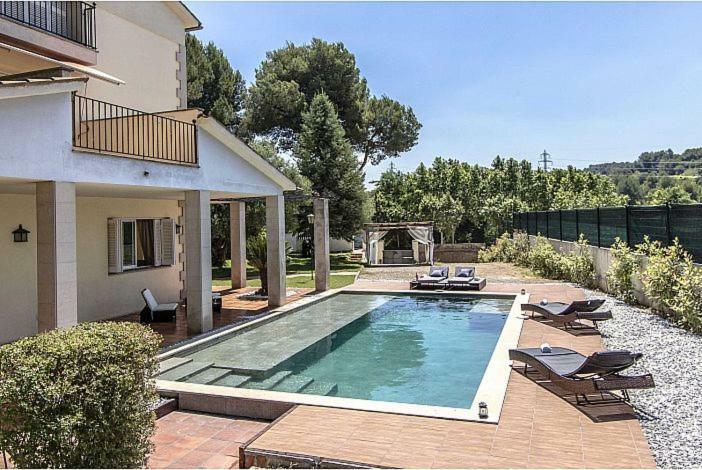 Les Canyes Cottage, Private Villa Resort Piera Exterior photo